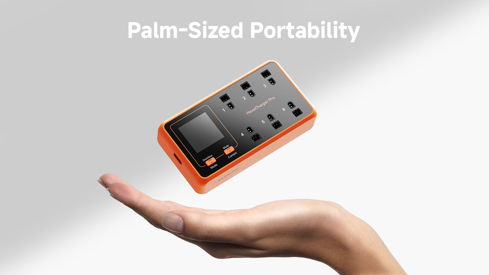 HexaCharger Pro 1S - rozmiar w dłoni